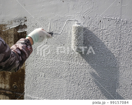 コンクリート擁壁の剥落防止工事(砂骨ローラーによる材料配り状況) コンクリート擁壁の剥落防止工事(砂骨ローラーによる材料配り状況) 99157084