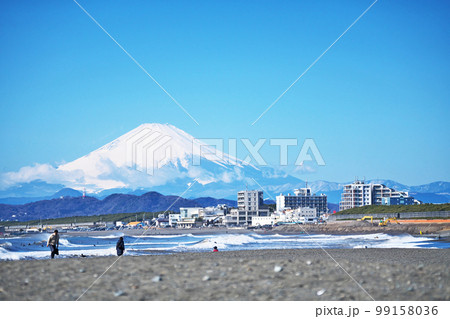 茅ヶ崎海岸から見る富士山（冬、二月） 99158036