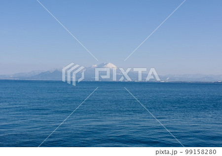 境港　夢みなと公園からみる冬の大山 99158280