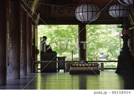 新緑の長谷寺 本堂の内部 奈良県桜井市初瀬 新緑の長谷寺 本堂の内部 奈良県桜井市初瀬 99158454