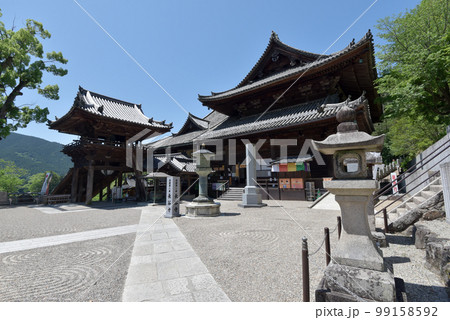 新緑の長谷寺 鐘楼と本堂 奈良県桜井市初瀬 新緑の長谷寺 鐘楼と本堂 奈良県桜井市初瀬 99158592