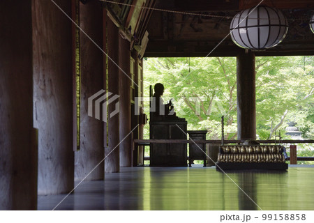 新緑の長谷寺 本堂の内部 奈良県桜井市初瀬 新緑の長谷寺 本堂の内部 奈良県桜井市初瀬 99158858