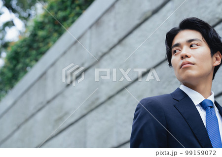 クールな若いビジネスマン クールな若いビジネスマン 99159072
