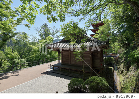 新緑の長谷寺 本長谷寺と五重塔 奈良県桜井市初瀬 新緑の長谷寺 本長谷寺と五重塔 奈良県桜井市初瀬 99159097