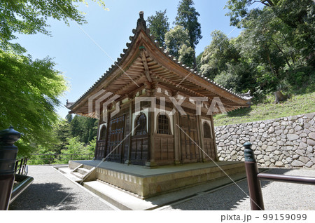 新緑の長谷寺　一切経蔵　奈良県桜井市初瀬 99159099