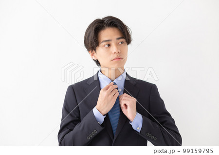 ビジネス　若い男性　スーツ 99159795