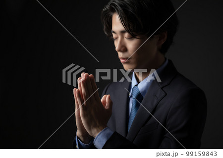スーツ男性 黒バック スーツ男性 黒バック 99159843