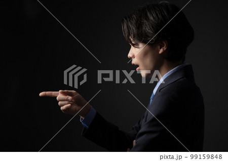 ビジネス　男性　黒バック 99159848