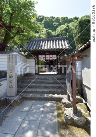 新緑の長谷寺 法起院の山門 奈良県桜井市初瀬 新緑の長谷寺 法起院の山門 奈良県桜井市初瀬 99160336