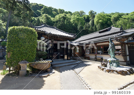 新緑の長谷寺　法起院の境内　奈良県桜井市初瀬 99160339