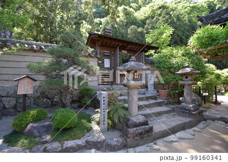 新緑の長谷寺 法起院の徳道上人御廟 奈良県桜井市初瀬 新緑の長谷寺 法起院の徳道上人御廟 奈良県桜井市初瀬 99160341