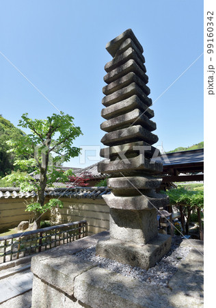 新緑の長谷寺 法起院の徳道上人御廟塔 奈良県桜井市初瀬 新緑の長谷寺 法起院の徳道上人御廟塔 奈良県桜井市初瀬 99160342