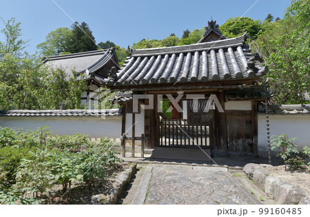 新緑の長谷寺 歓喜院の山門 奈良県桜井市初瀬 新緑の長谷寺 歓喜院の山門 奈良県桜井市初瀬 99160485