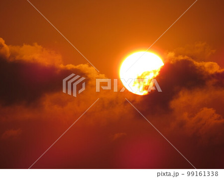 a Sun rays , the summer sunset at hong kong a Sun rays , the summer sunset at hong kong 99161338