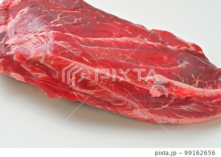 食材、牛スネ肉、牛すね肉、牛脛肉、ビーフ、精肉、部位、煮込み用。 99162656