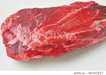 食材、牛スネ肉、牛すね肉、牛脛肉、ビーフ、精肉、部位、煮込み用。 99162657