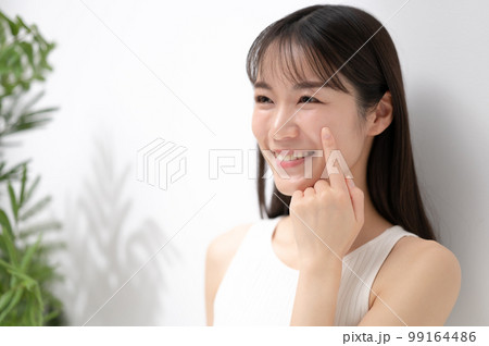 ビューティー　若い　女性 99164486