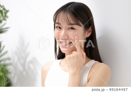 ビューティー　若い　女性 99164497