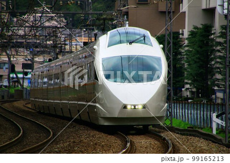 箱根・小田原へ向け快走するロマンスカーVSE 箱根・小田原へ向け快走するロマンスカーVSE 99165213
