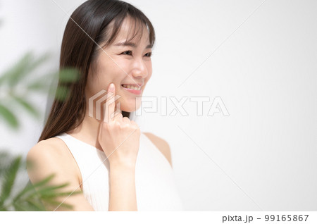 女性 ビュティー 笑顔 女性 ビュティー 笑顔 99165867