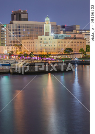 横浜の港街風景 99166502