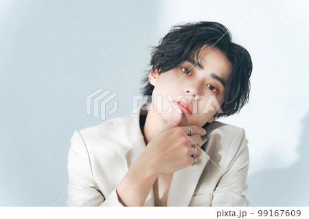 男性ポートレート ジェンダーレスメイク メンズコスメ スキンケア 男性ポートレート ジェンダーレスメイク メンズコスメ スキンケア 99167609