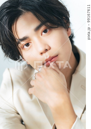 男性ポートレート ジェンダーレスメイク メンズコスメ スキンケア 男性ポートレート ジェンダーレスメイク メンズコスメ スキンケア 99167611