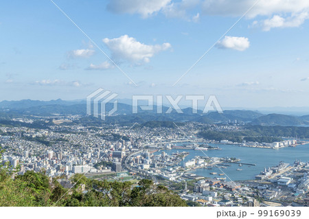 長崎県佐世保市 弓張岳展望台から望む佐世保市の街並み 長崎県佐世保市 弓張岳展望台から望む佐世保市の街並み 99169039