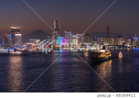 《神奈川県》横浜の夜景と出港する豪華客船・富士山も一望 99169411
