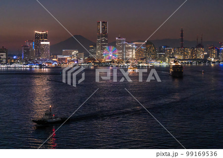 《神奈川県》横浜の夜景と出港する豪華客船・富士山も一望 99169536
