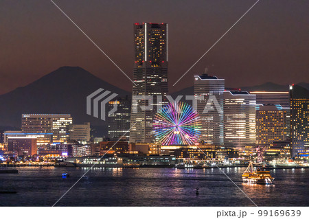 《神奈川県》横浜の夜景と富士山を一望 99169639