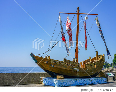 北前船の帆柱で泳ぐ鯉のぼり 北前船主集落(福井県南越前町) 北前船の帆柱で泳ぐ鯉のぼり 北前船主集落(福井県南越前町) 99169837