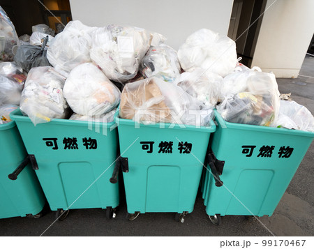 大型マンションのゴミ集積所 99170467