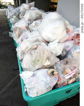 大型マンションのゴミ集積所 99170468