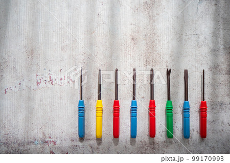 カラフルな工具 99170993