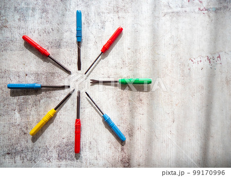 カラフルな工具 99170996