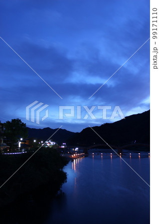錦帯橋 マジックアワーの空色 錦帯橋 マジックアワーの空色 99171110