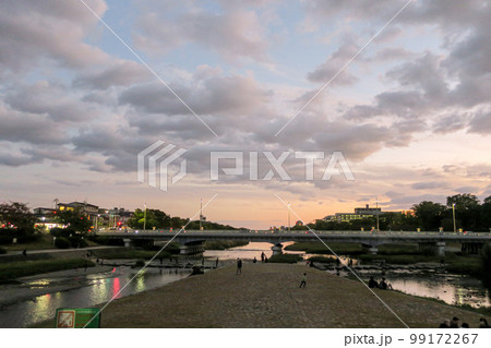 京都・左京区 晩秋の夕刻、鴨川デルタ 99172267