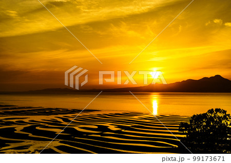 熊本県宇土市の海岸 99173671