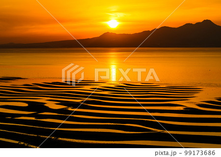 熊本県宇土市の海岸 99173686