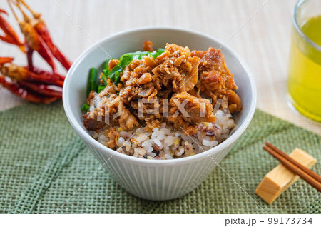雑穀米の豚丼 雑穀米の豚丼 99173734