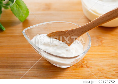自家製のサワークリーム 99173752