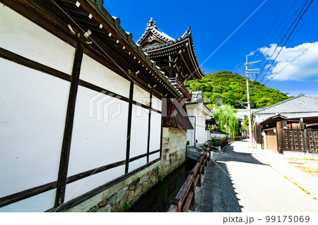 【重要伝統的建造物群保存地区】龍野の街並み　大手地区にある如来寺1　兵庫県たつの市 99175069