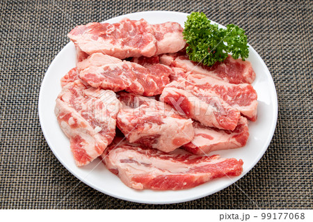 焼肉用牛肉(中落ちカルビ)。 焼肉用牛肉(中落ちカルビ)。 99177068