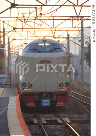 国分駅を通過するサンライズ瀬戸 99177244