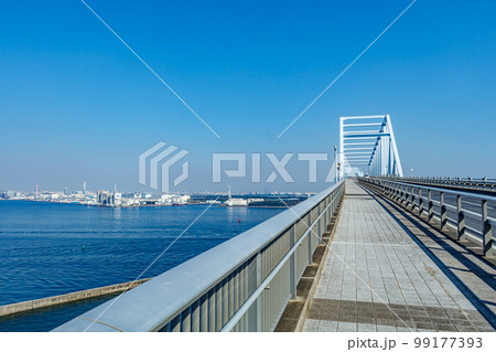 【東京の都市風景】東京ゲートブリッジ橋上の風景 【東京の都市風景】東京ゲートブリッジ橋上の風景 99177393