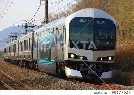 予讃線を行く快速マリンライナー 99177927