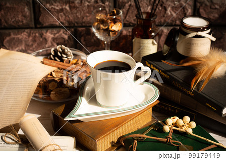 お洒落なカフェ空間 99179449