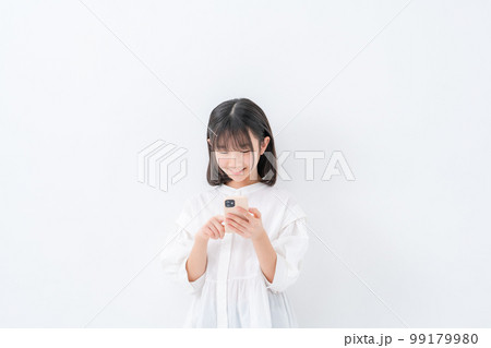 小学生 女の子 スマホ 小学生 女の子 スマホ 99179980