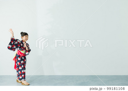 浴衣の小学生の女の子 浴衣の小学生の女の子 99181108